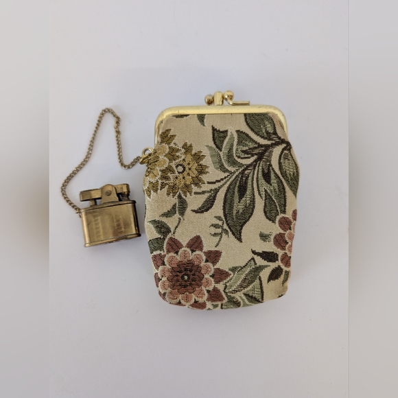 Vintage Floral Patterned Coin Purse with Lighter - Picture 2 of 4